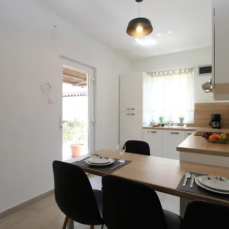 Apartment Padulj 1365 *